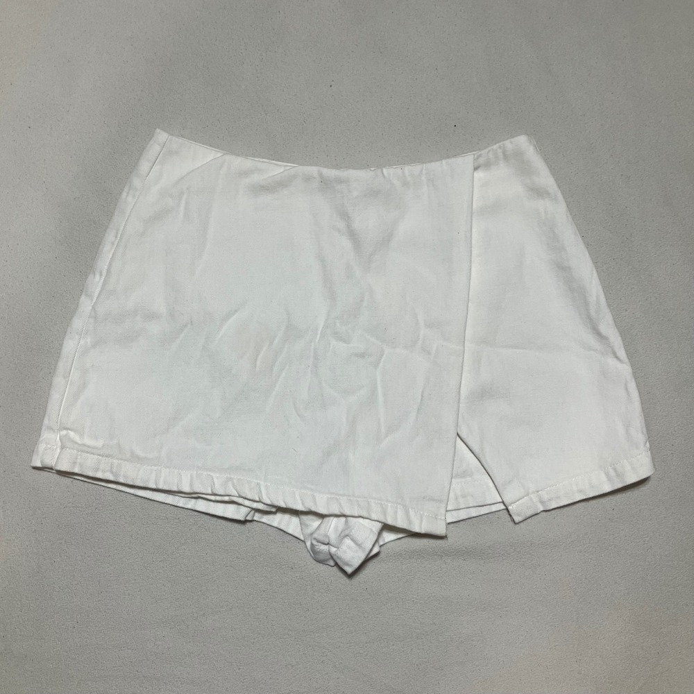 White Cotton Wrap Front Skort Hidden Back Zipper Size‎ Medium Shorts
